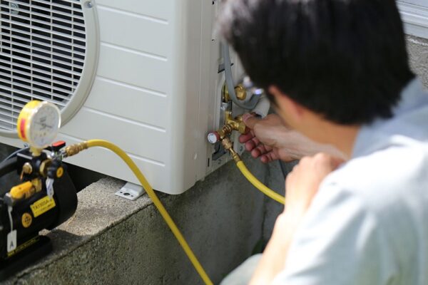 dịch vụ bơm Gas máy lạnh quận tân bình