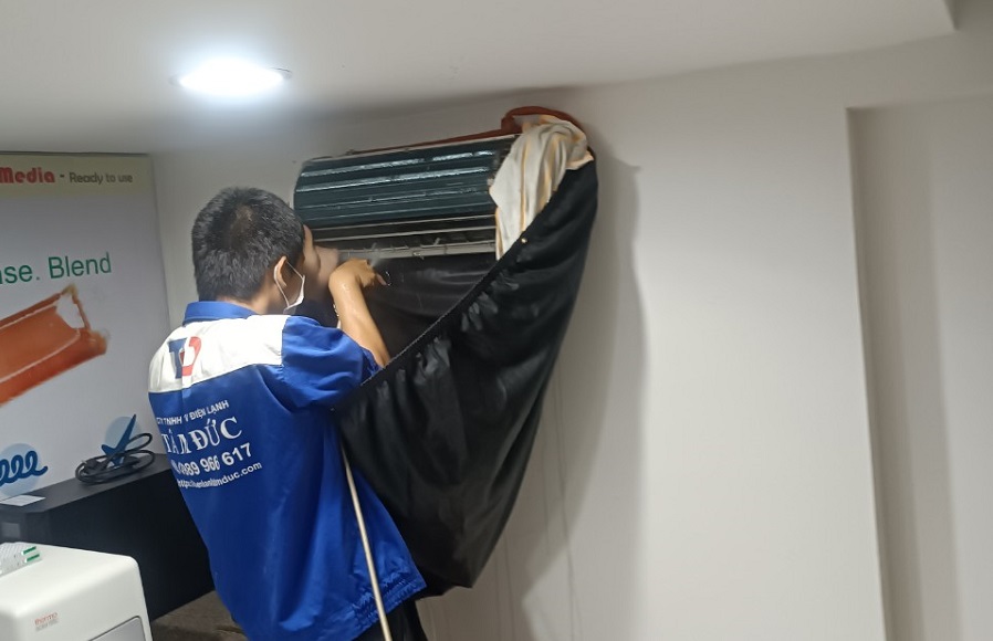 Quy trình rửa máy lạnh chuyên nghiệp tại Củ Chi năm 2025: Đảm bảo sạch khuẩn, hiệu quả tối đa