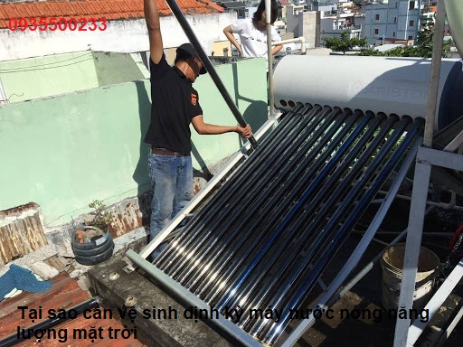 Quy trình vệ sinh máy nước nóng năng lượng mặt trời chuyên nghiệp tại Tân Phú
